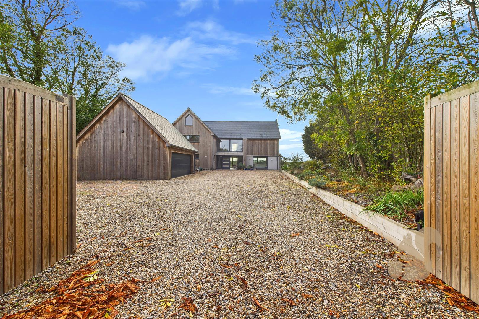 CAM03877G0-PR0270-STILL061 (1).jpg